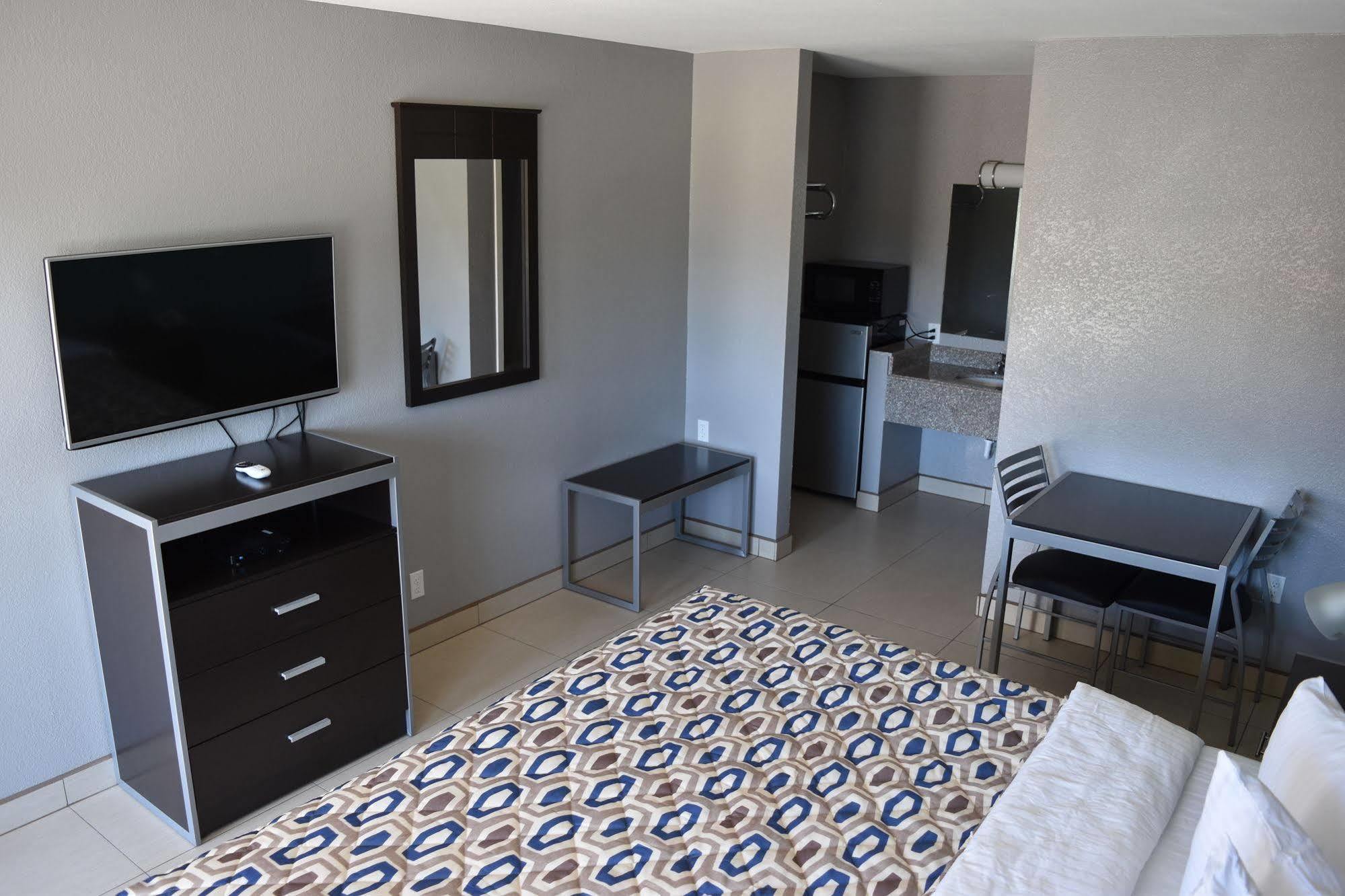 Woodfield Inn And Suites Yoakum Dış mekan fotoğraf