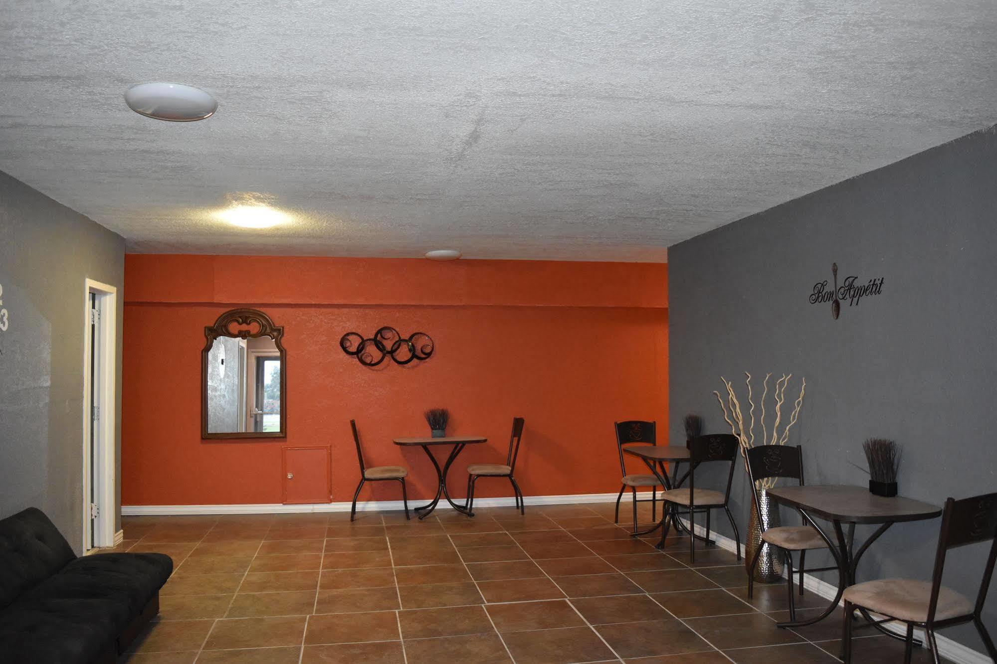 Woodfield Inn And Suites Yoakum Dış mekan fotoğraf
