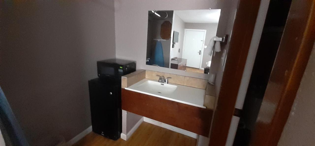 Woodfield Inn And Suites Yoakum Dış mekan fotoğraf